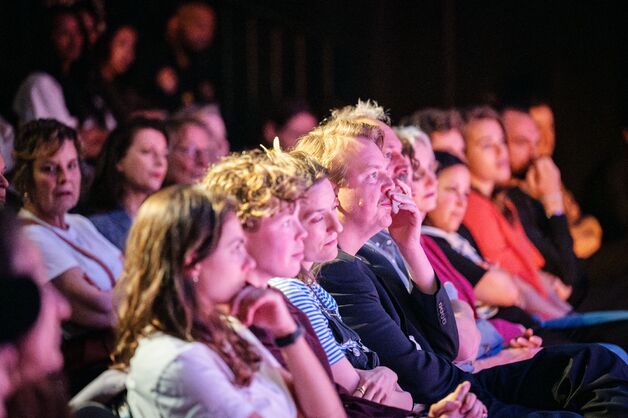 Publiek tijdens de uitreiking van de Toneelschrijfprijs 2024 © Karen van Gilst