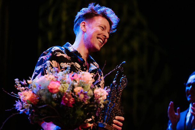 Reinier Baas ontvangt de Boy Edgarprijs 2025. Foto © Lisanne Lentink